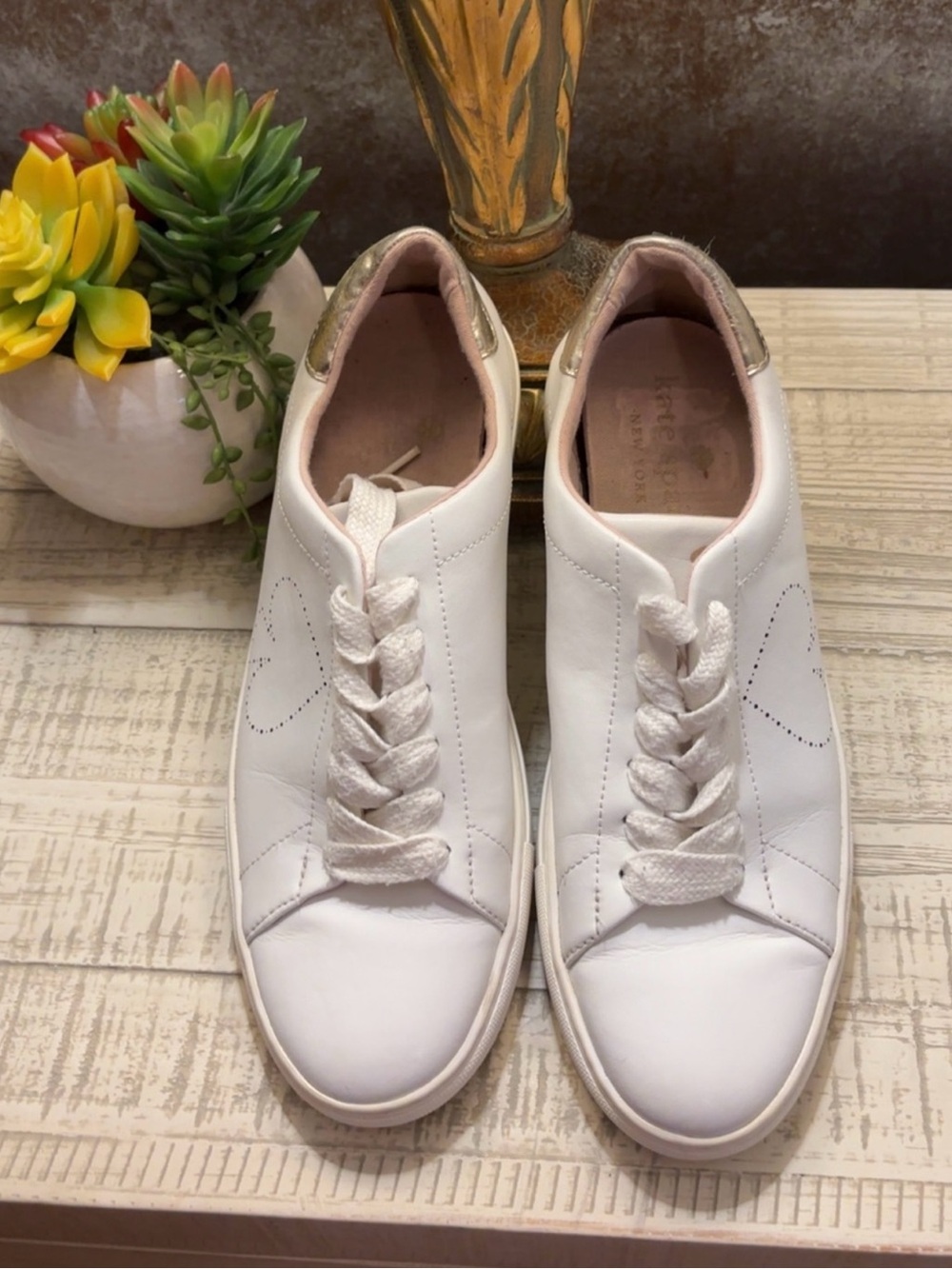 Like New ~ Women’s Kate Spade White Leather Sneakers W/Gold Accent Heel ~ Sz 10